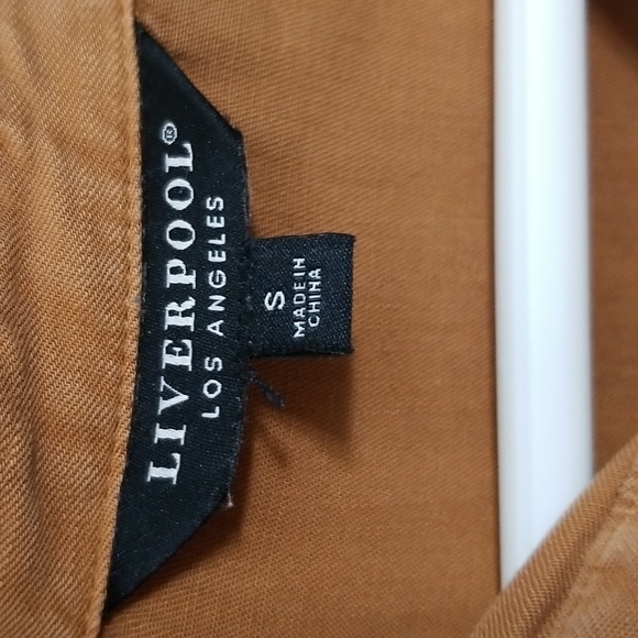 Liverpool Jeans Company Hidden Placket Button Up in Honey Size Small - Picture 4 of 9